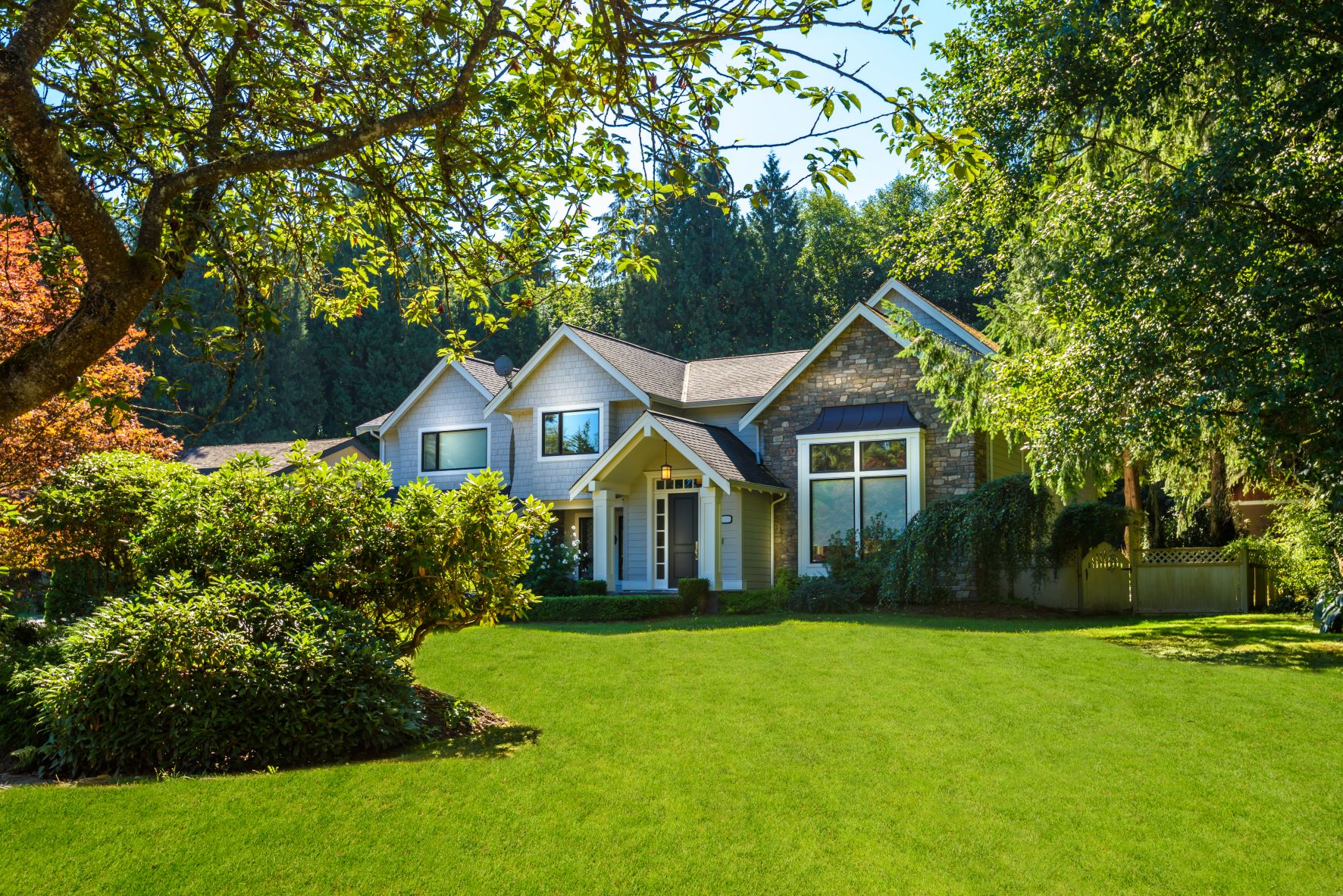 5 Details To Look For When Buying a House with Land